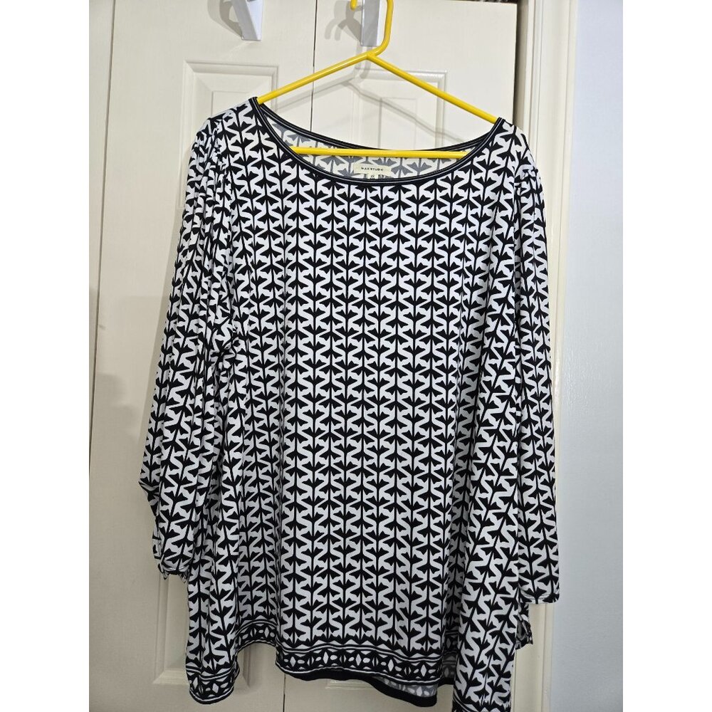 Black & White Geometric Print Blouse By Max Studio  2X  Polyester & Spandex
